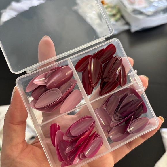 Y2K Long Almond Aesthetic Blood-Red Crystal Cat Eye Acrylic Reusable Nails - Picture 3 of 7